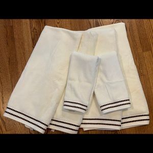 NWOT Hotel Collection Towel set